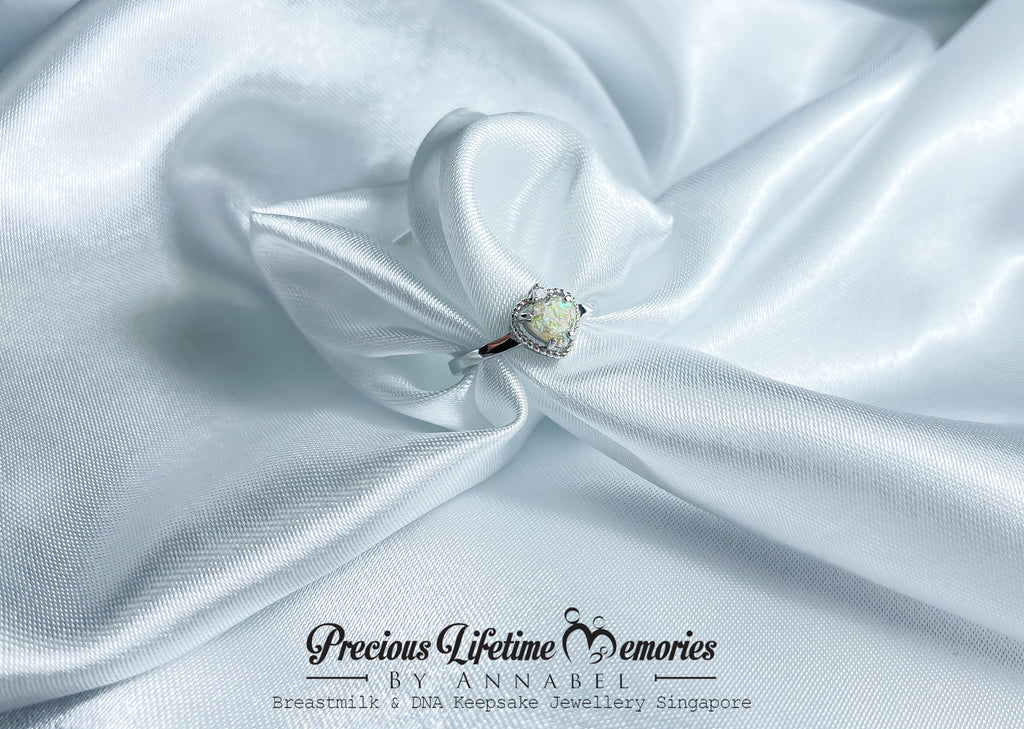 18K Gold Memorial Ash Classique Amour Pétillant Ring