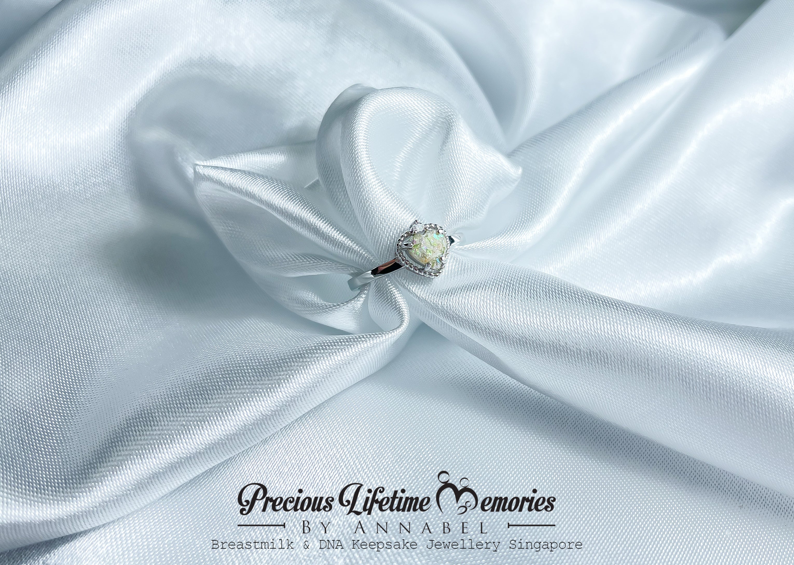 18K Gold Memorial Ash Classique Amour Pétillant Ring