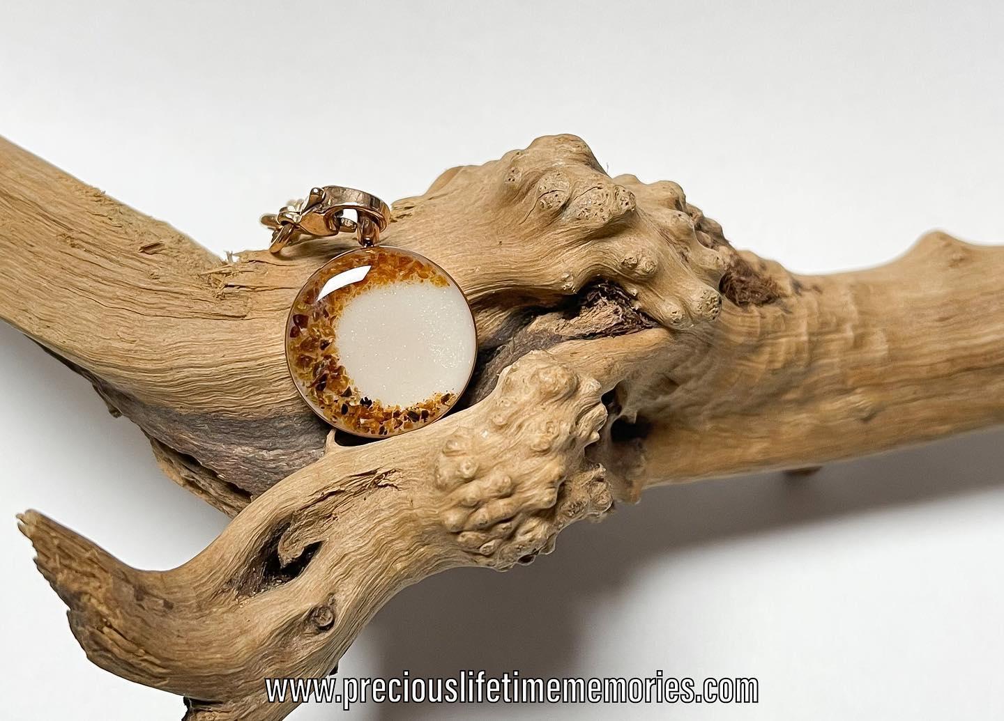 Moon Umbilical Cord And Breastmilk Pendant (18mm)