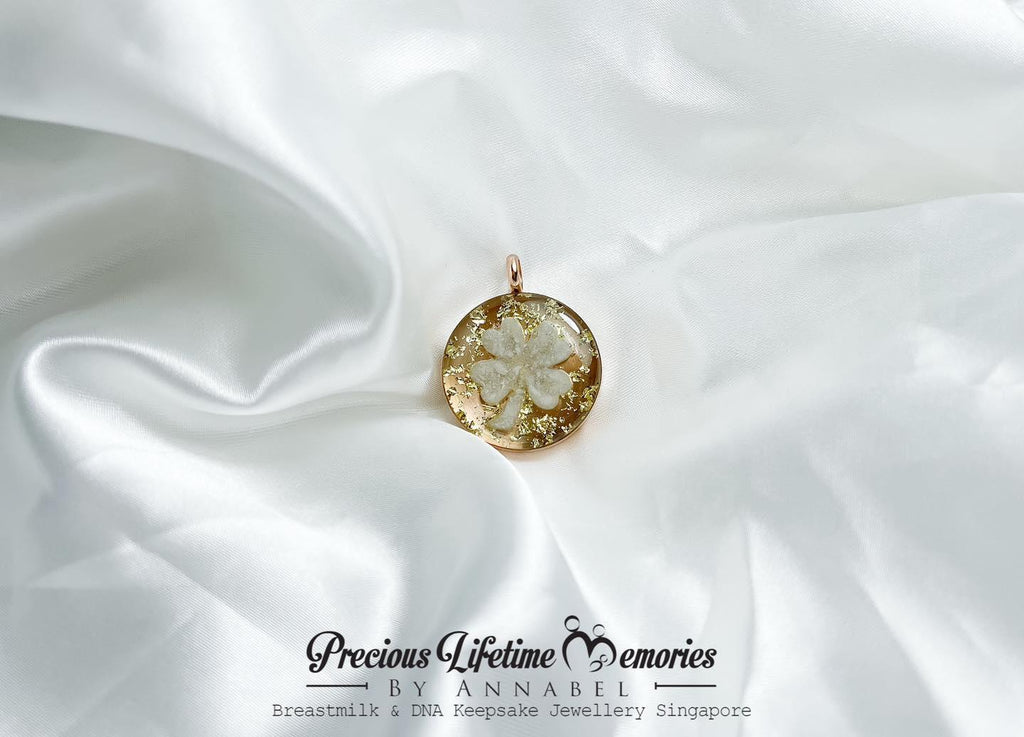 Cremation Ashes Clover Leaf With Foil Pendant (25mm)