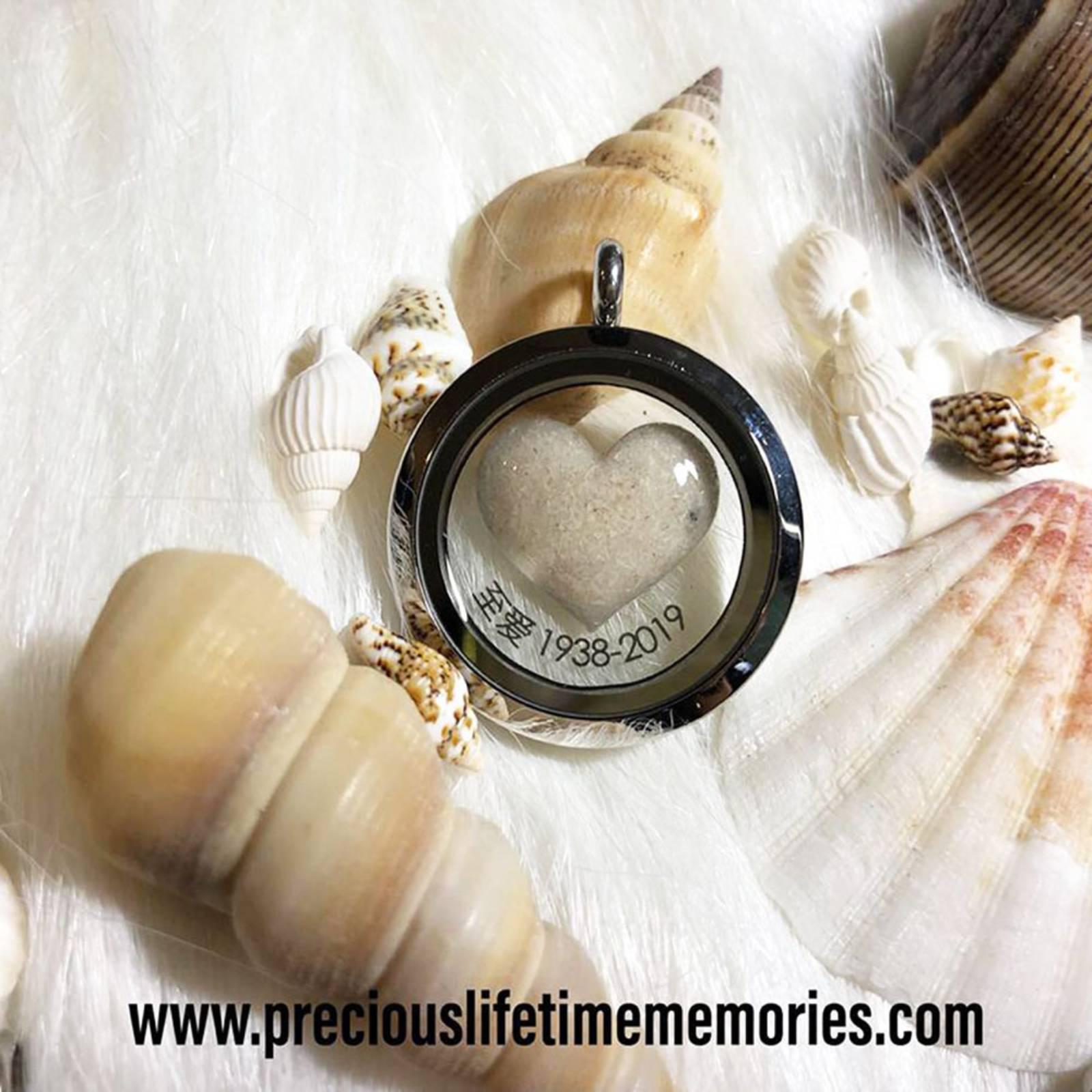 Memorial Ashes Classic Mighty Heart Glass Locket