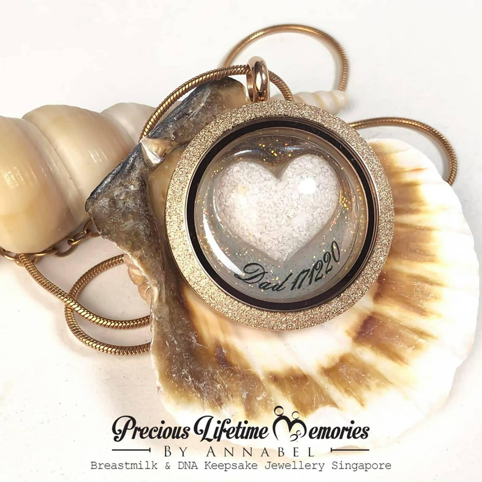 Memorial Ashes Classic Mighty Heart Glass Locket
