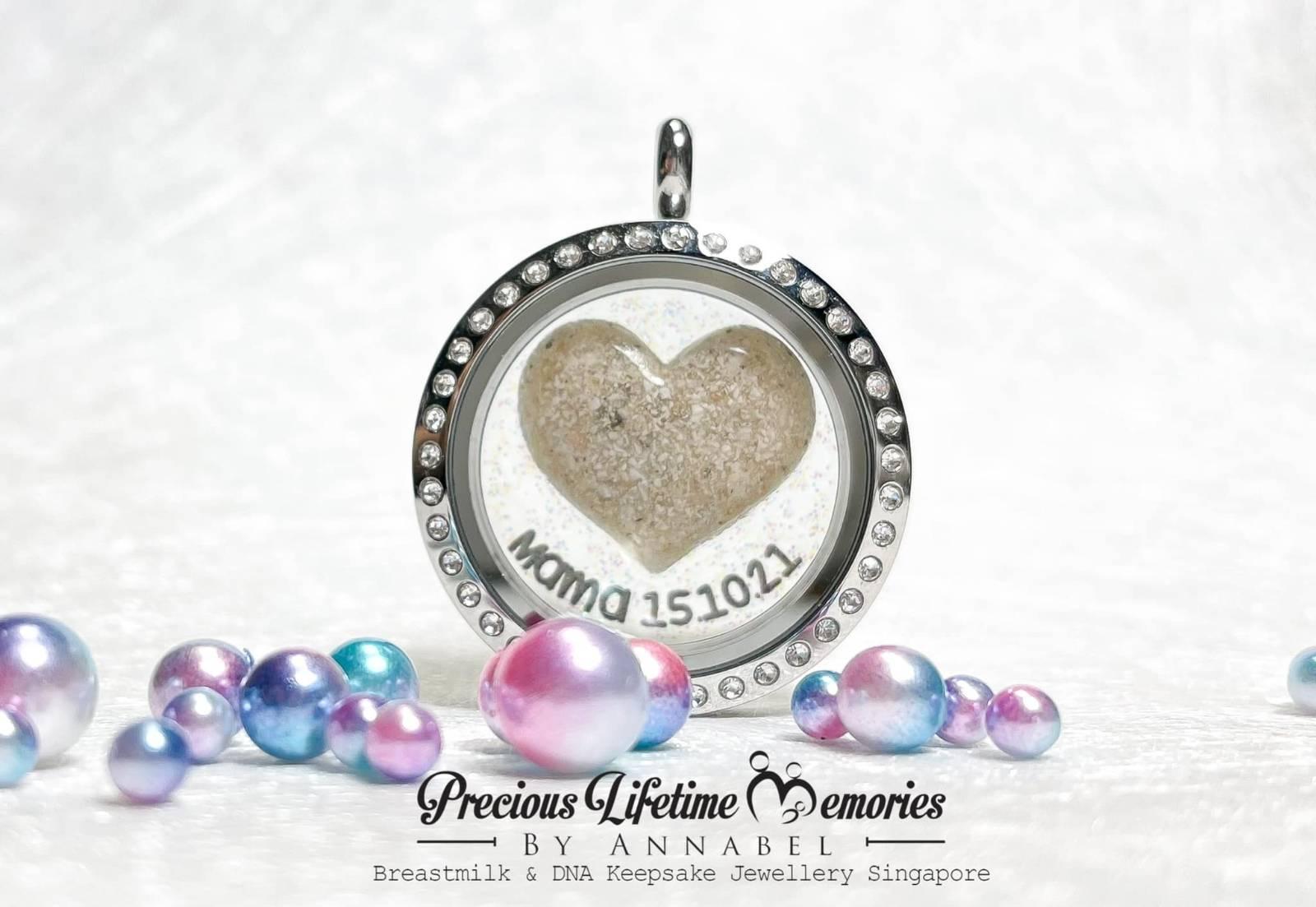 Memorial Ashes Classic Mighty Heart Glass Locket