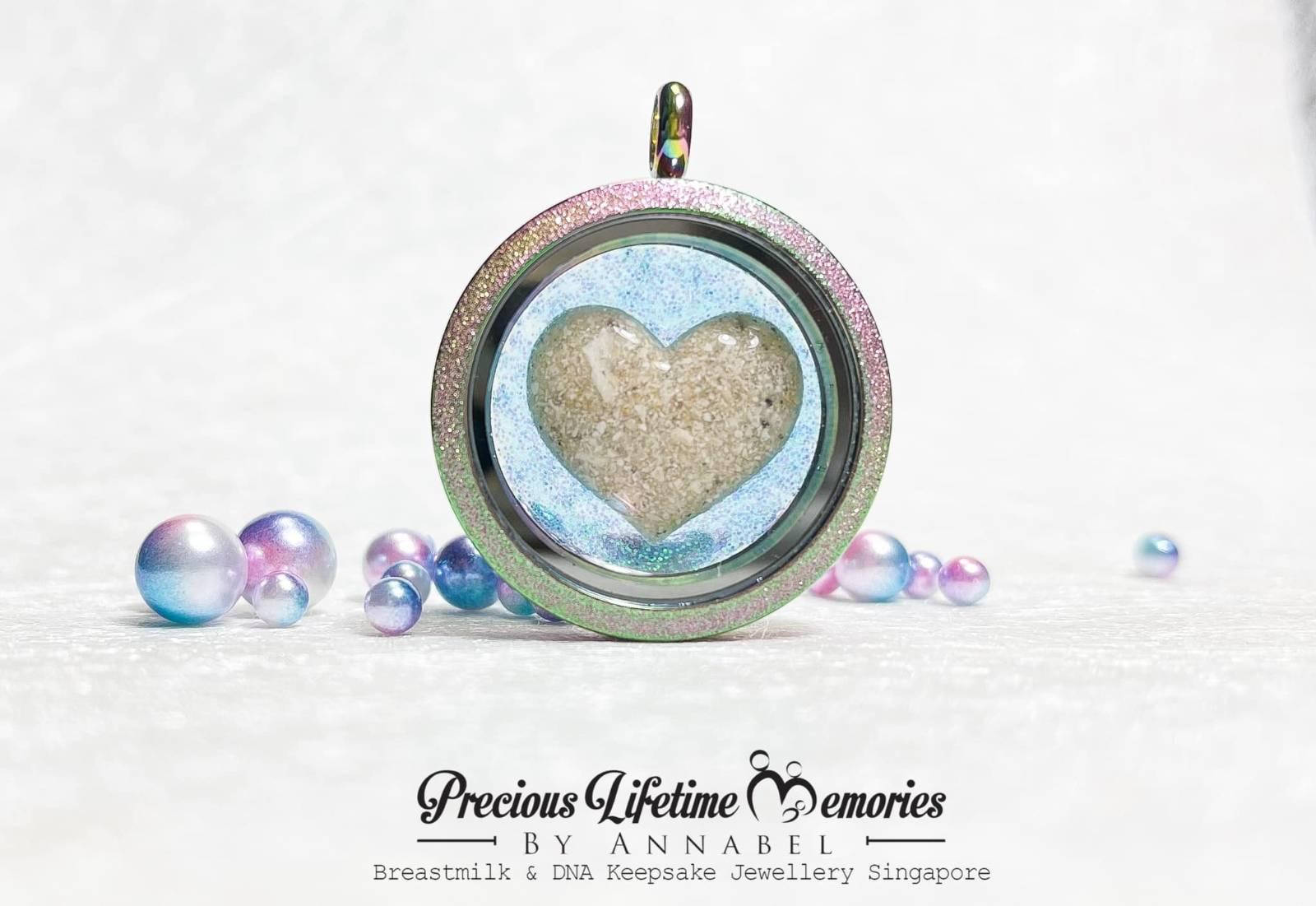 Memorial Ashes Classic Mighty Heart Glass Locket