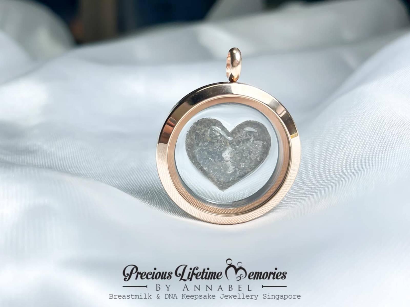 Memorial Ashes Classic Mighty Heart Glass Locket