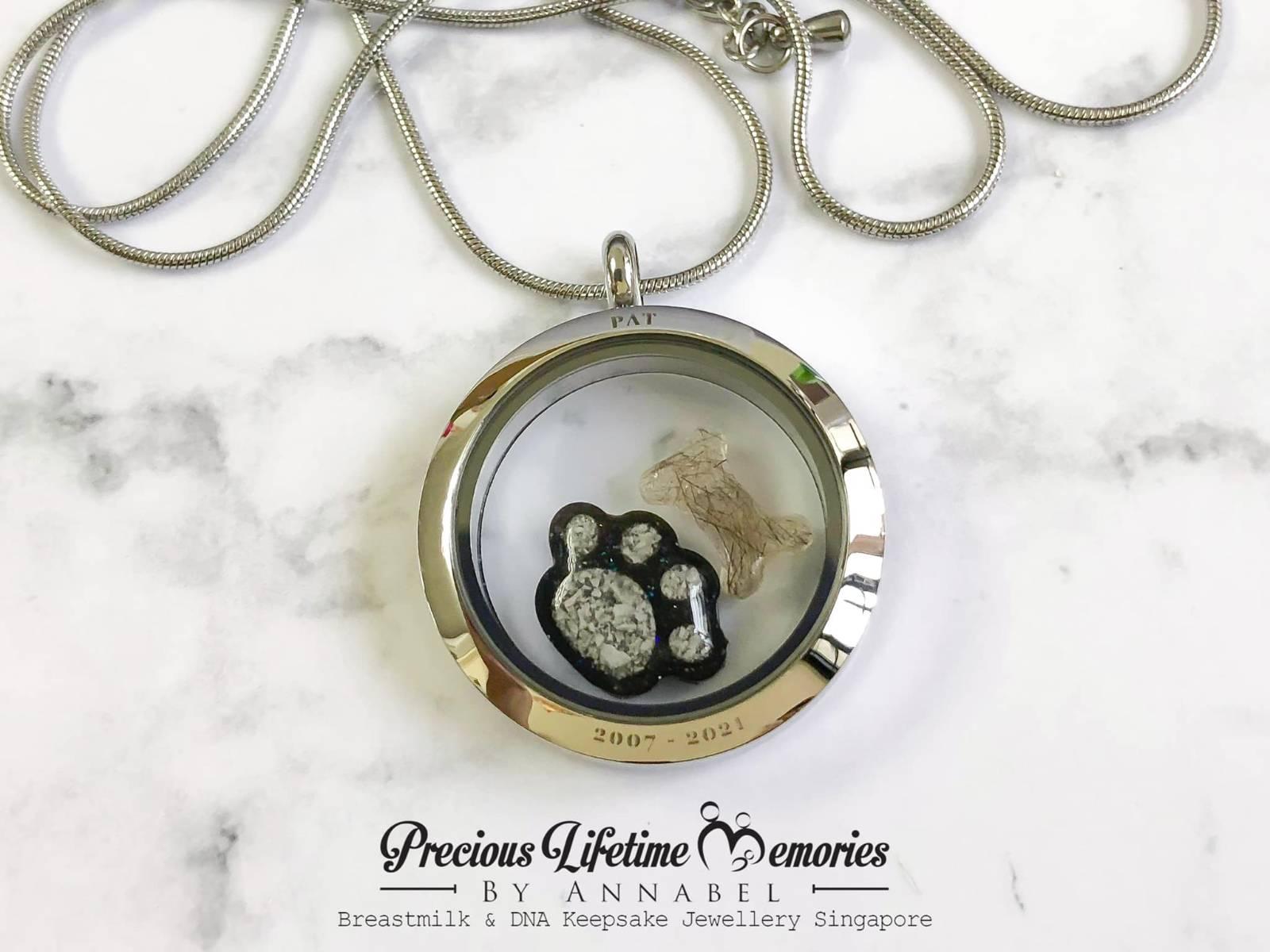 Memorial Cremation Floating Paw Ashes And Bone Glass Locket