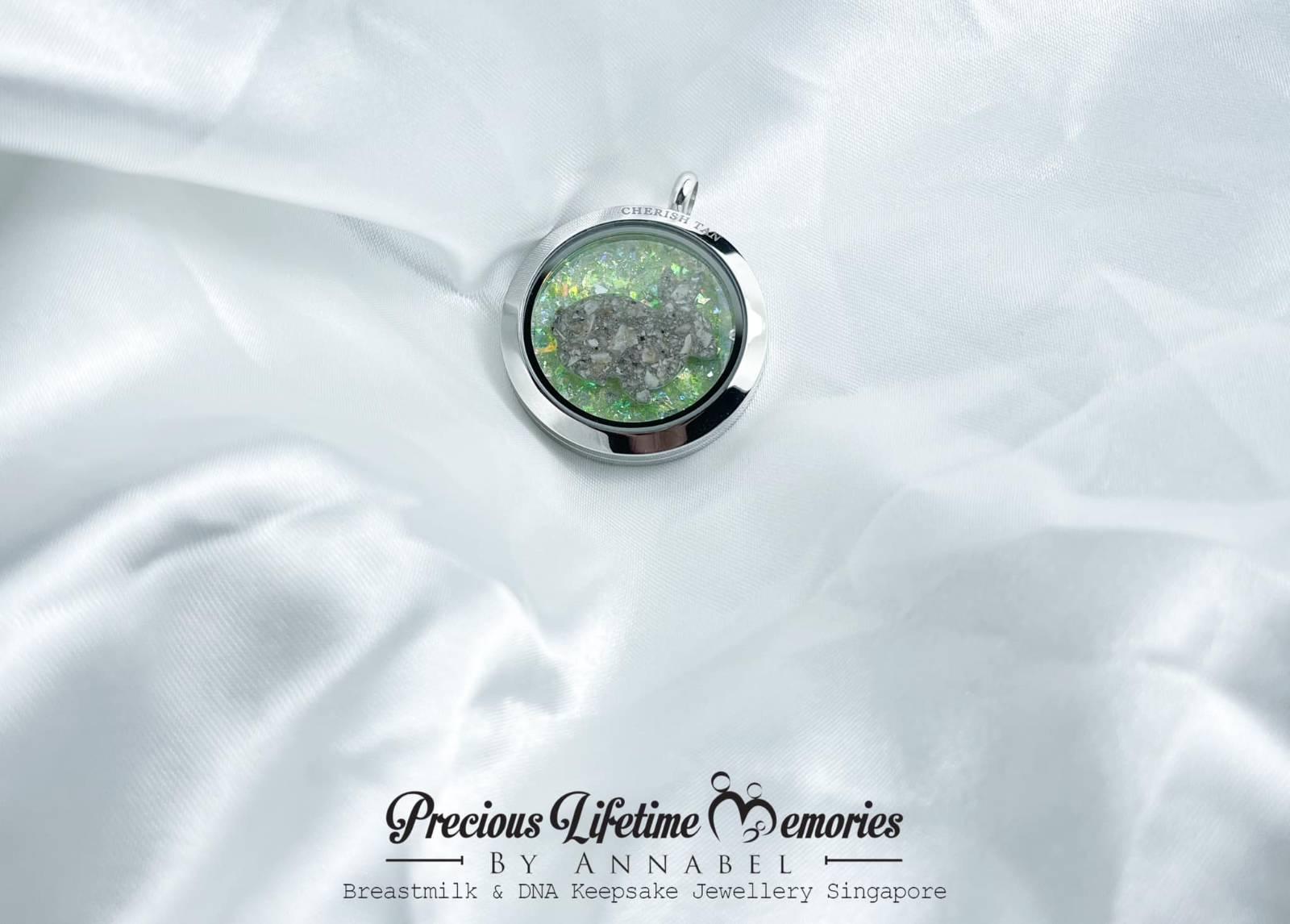 Memorial Cremation Animal Ashes PM Flakes Glass Locket