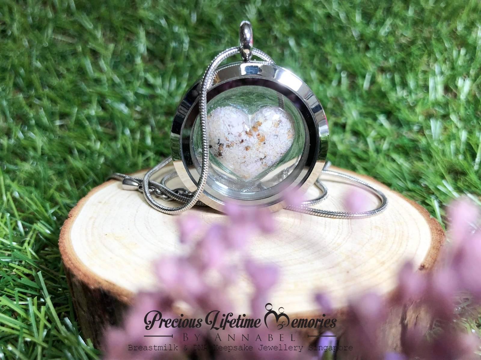 Memorial Ashes Classic Mighty Heart Shimmers Glass Locket