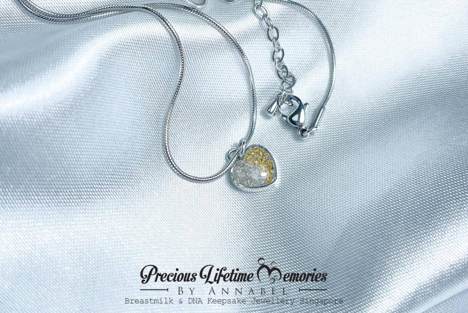 Cremation Ashes Classic Heart With Right Foil Pendant (10mm)