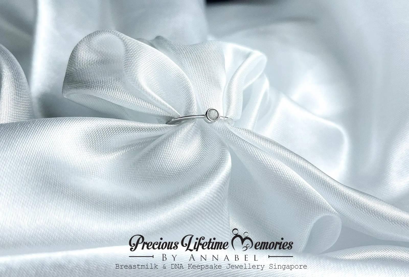 18K Gold Cremation Ashes Classic Dainty Ring