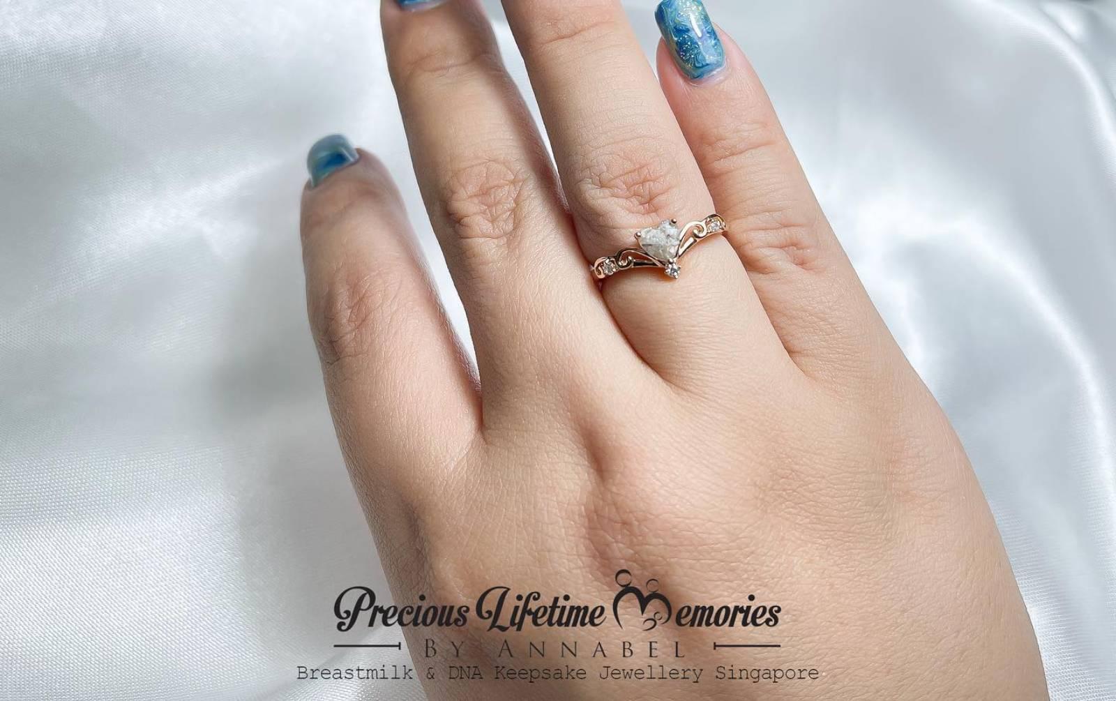 18K Gold Cremation Ashes Princess Heart Ring