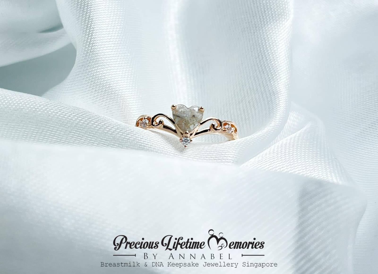 18K Gold Cremation Ashes Princess Heart Ring