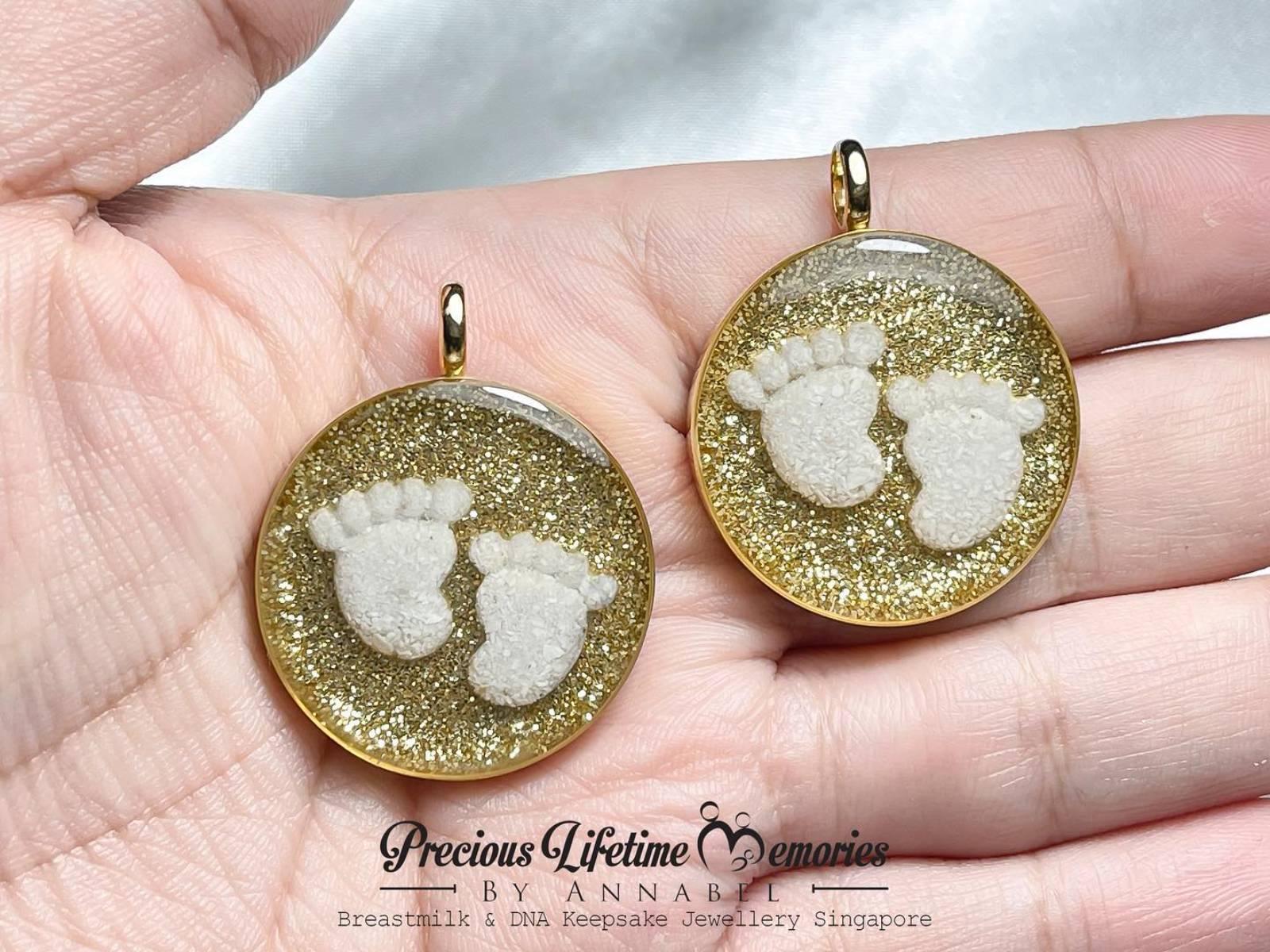 18K Gold Cremation Ashes Big Feet Gems Pendant (25mm)