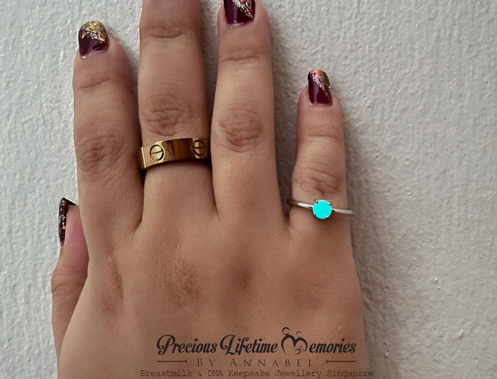 18K Gold Classic Round Glow In Dark Breastmilk Ring