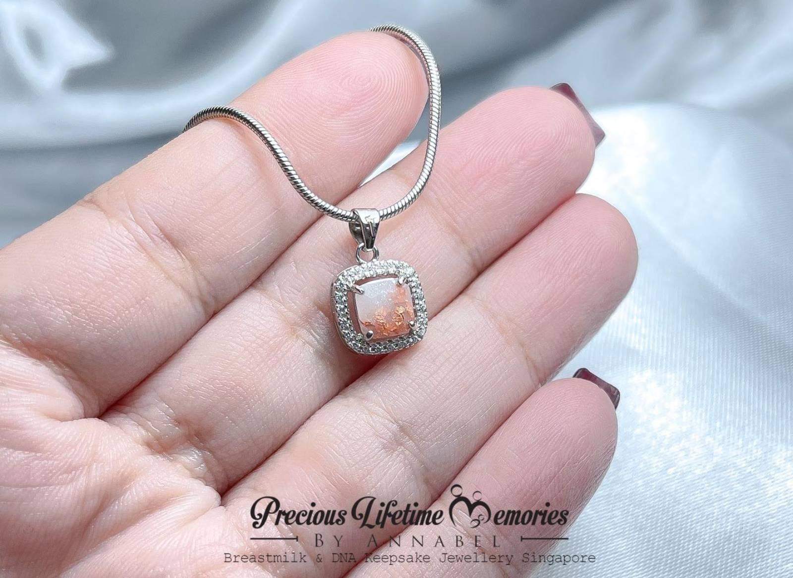 Le Carré Breastmilk Shimmer With Foil Necklace (S925)