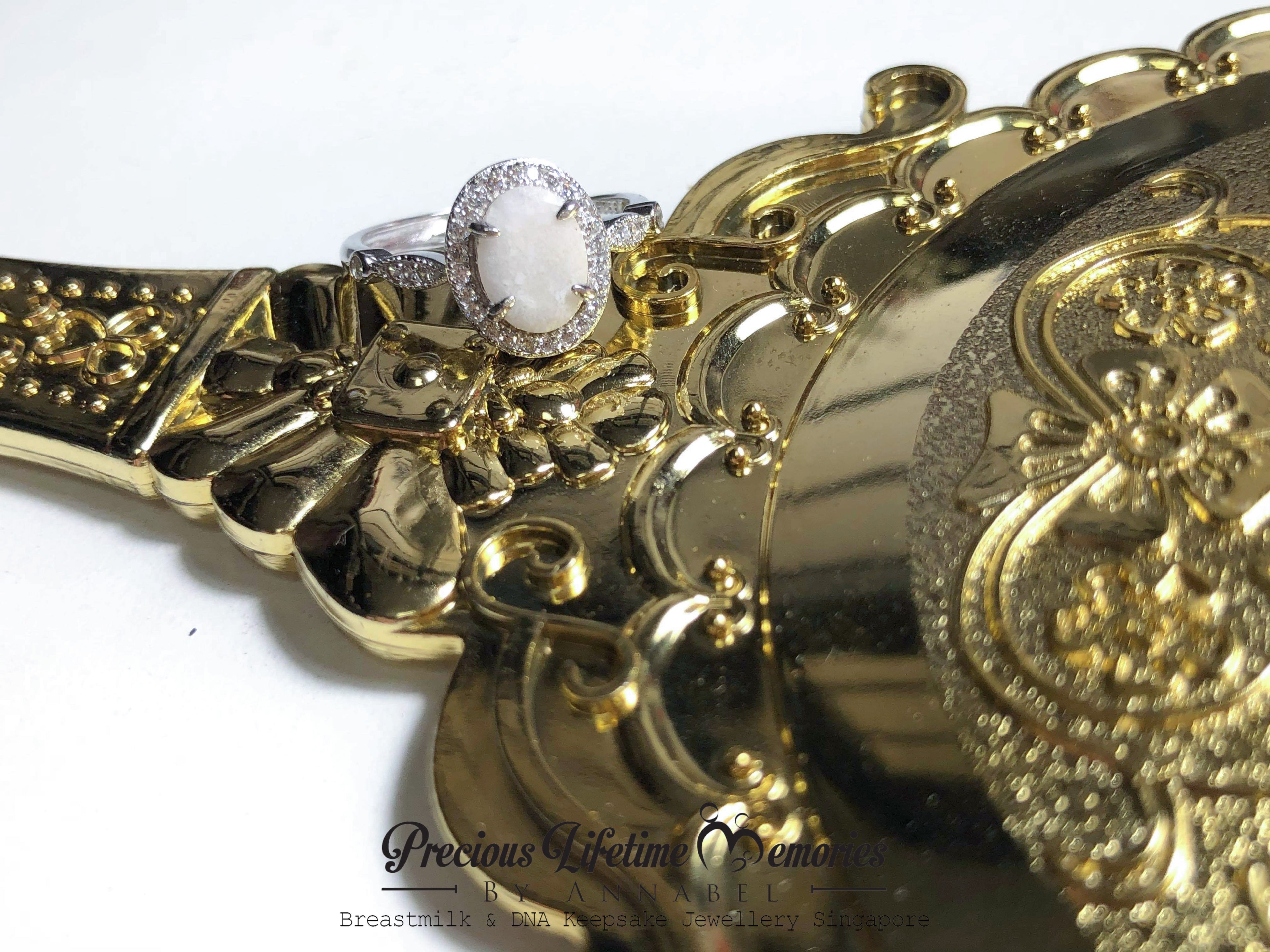 18K Gold Memorial Ash Aura Oval Ring Keepsake